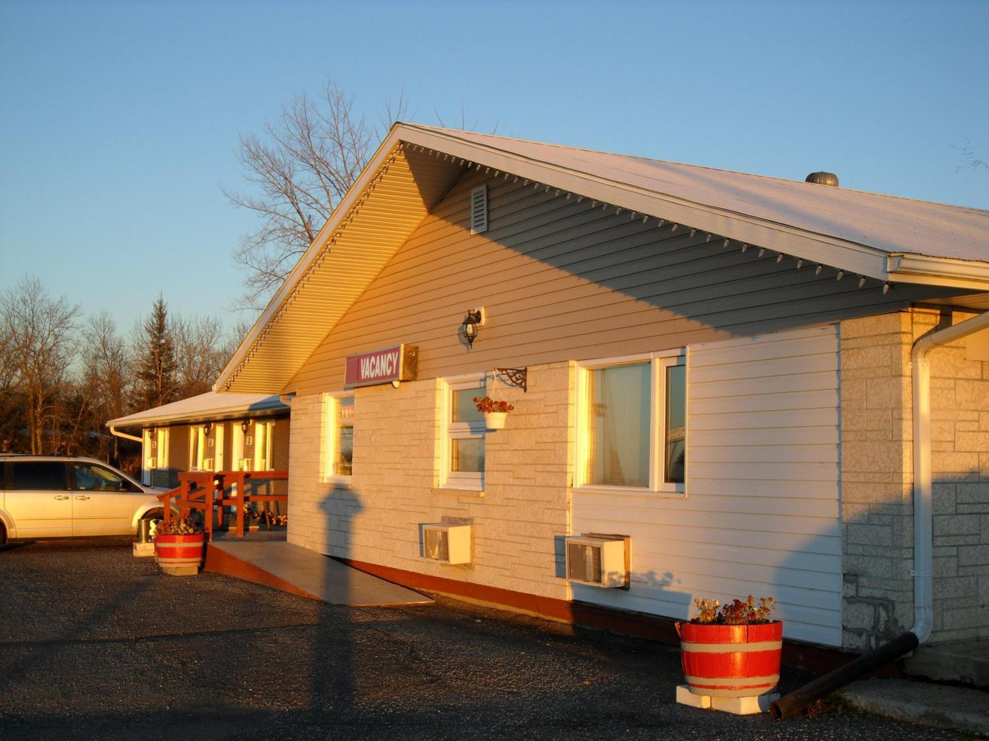 Westway Inn Motel Neepawa Exterior foto