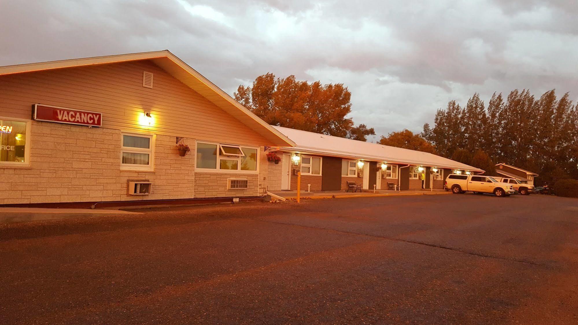 Westway Inn Motel Neepawa Exterior foto